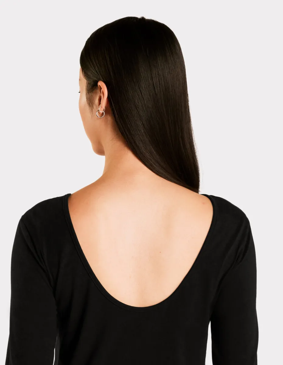 Getailleerd T-shirt met wijde halslijn - zwart