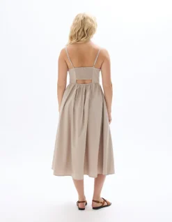 Lange soepelvallende jurk met bandjes - beige