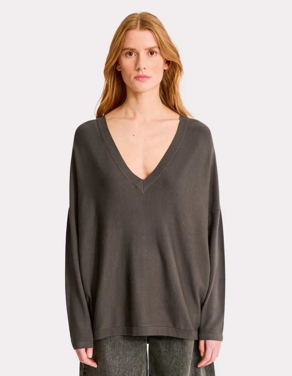 Losse V-hals trui van Ecovero viscose - grijs