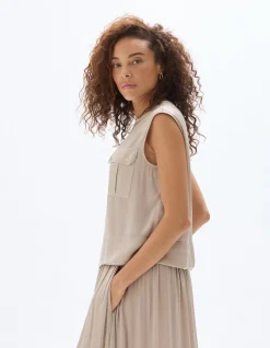 Mouwloze satijnen blouse - beige