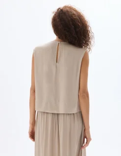 Mouwloze satijnen blouse - beige