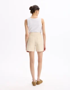 Platte shorts met decoratieve knopen - beige