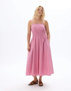 Roze getailleerde jurk met bandjes