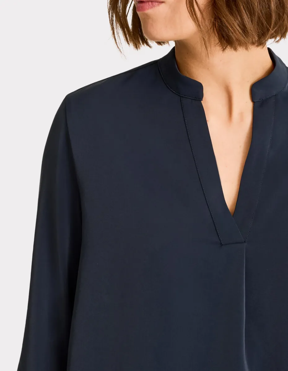 Satijnen blouse met Tunesische halslijn - marineblauw