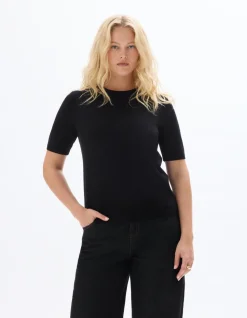 Soepel vallende trui met ronde hals van ECOVERO™ viscose - zwart