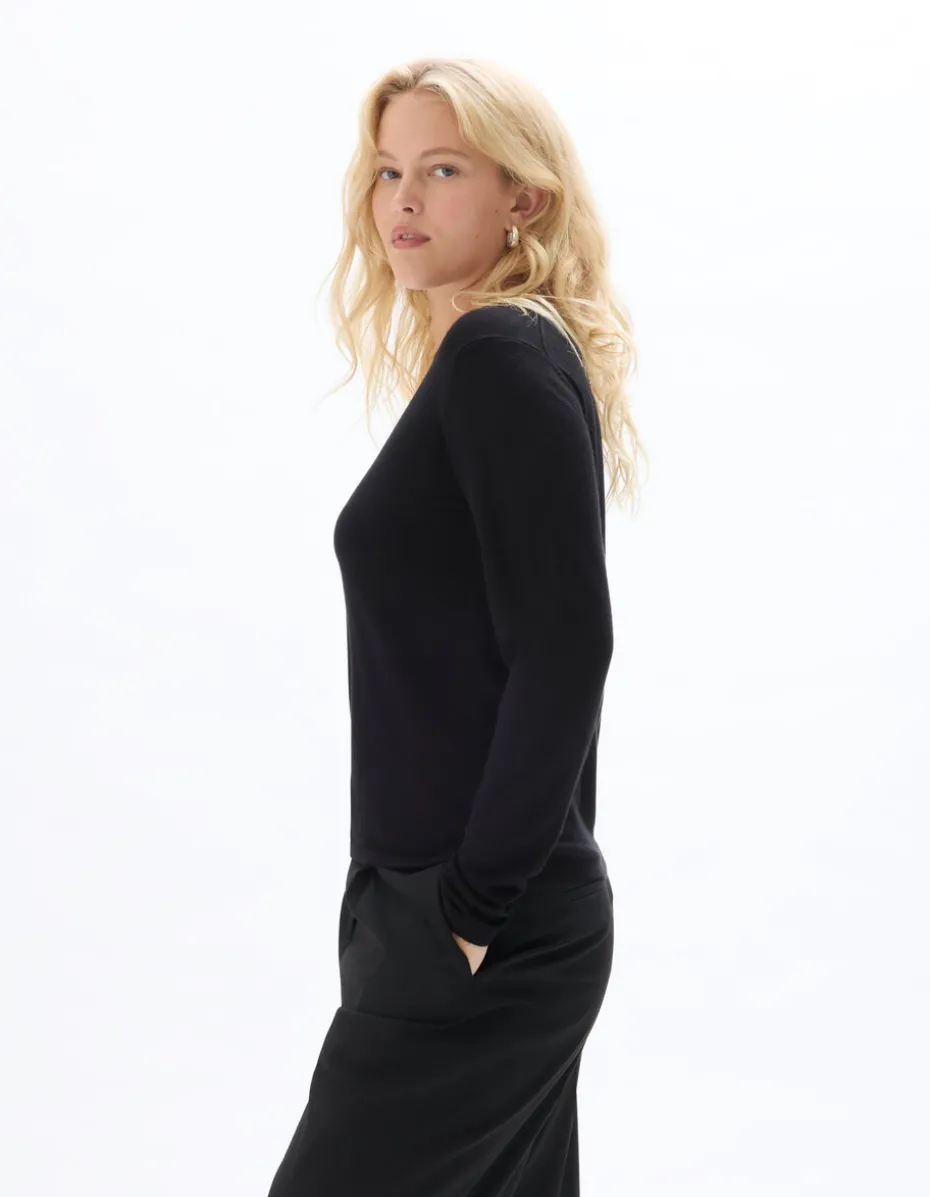 Soepelvallende trui met ronde hals van ECOVERO™-viscose - zwart
