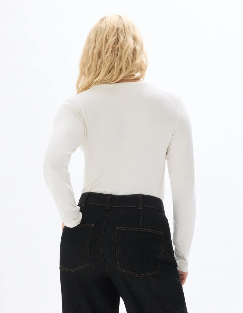 Soepelvallende trui met ronde hals van ECOVERO™ viscose - ecru